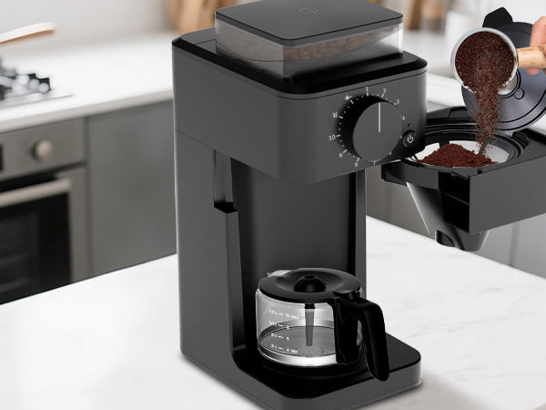Coffee maker with self-cleaning